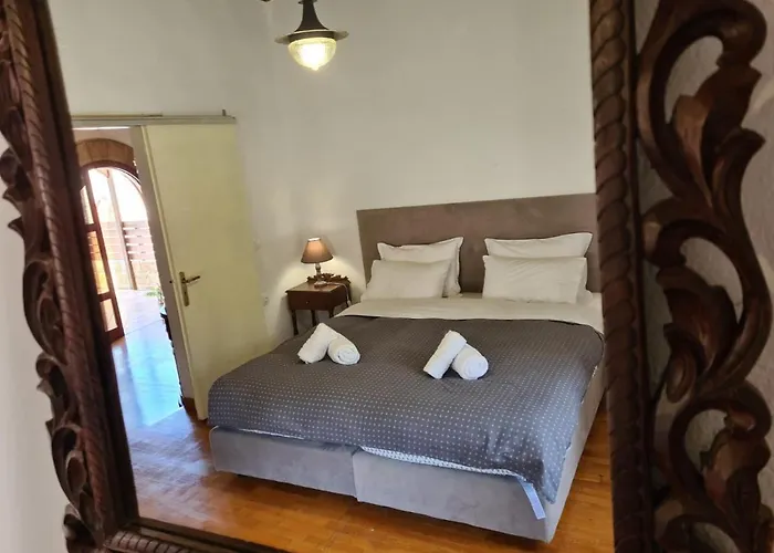 Cosmos Old Town 아파트